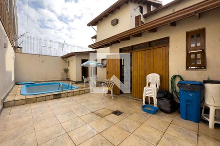 Casa à venda com 190m², 4 quartos e 3 vagas Casa à venda com 190m², 4 quartos e 3 vagasQuintal