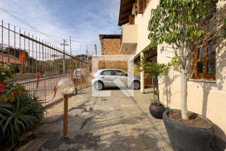 Casa à venda com 190m², 4 quartos e 3 vagas Casa à venda com 190m², 4 quartos e 3 vagasFachada