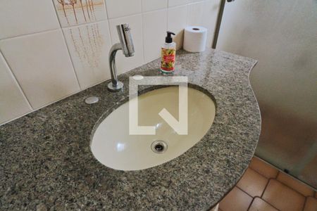 Casa à venda com 240m², 5 quartos e 4 vagas Casa à venda com 240m², 5 quartos e 4 vagasBanheiro