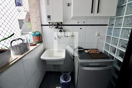 Apartamento à venda com 224m², 5 quartos e 2 vagas Apartamento à venda com 224m², 5 quartos e 2 vagasÁrea de Serviço