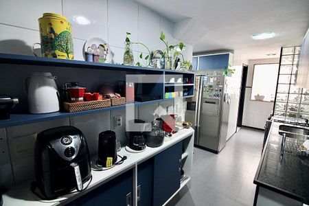 Apartamento à venda com 224m², 5 quartos e 2 vagas Apartamento à venda com 224m², 5 quartos e 2 vagasCozinha