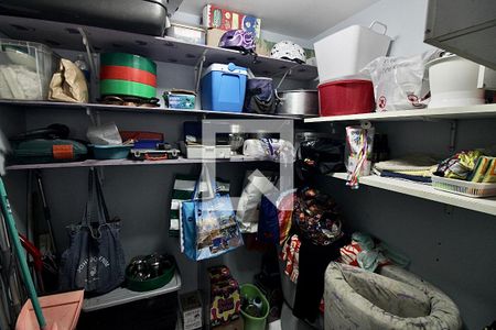 Apartamento à venda com 224m², 5 quartos e 2 vagas Apartamento à venda com 224m², 5 quartos e 2 vagasQuarto de Serviço