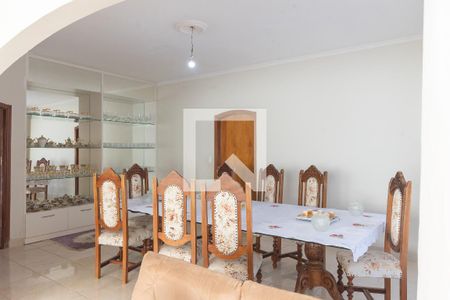 Casa para alugar com 214m², 3 quartos e 4 vagas Casa para alugar com 214m², 3 quartos e 4 vagasSala de Jantar