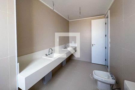Apartamento à venda com 280m², 4 quartos e 1 vaga Apartamento à venda com 280m², 4 quartos e 1 vagaBanheiro da Suíte 2