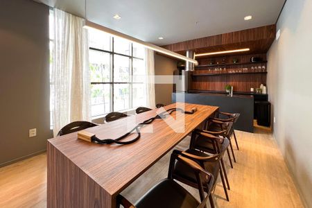 Apartamento à venda com 280m², 4 quartos e 1 vaga Apartamento à venda com 280m², 4 quartos e 1 vagaWine Bar