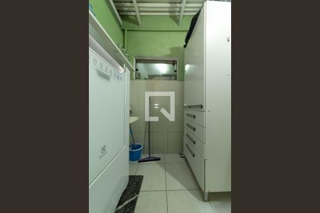 Casa à venda com 280m², 3 quartos e 3 vagas Casa à venda com 280m², 3 quartos e 3 vagasLavanderia