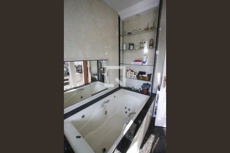 Casa à venda com 540m², 3 quartos e 4 vagas Casa à venda com 540m², 3 quartos e 4 vagasBanheiro da Suíte 1