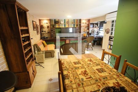 Casa à venda com 540m², 3 quartos e 4 vagas Casa à venda com 540m², 3 quartos e 4 vagasSala de Cinema