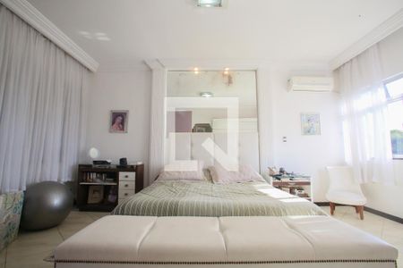 Casa à venda com 540m², 3 quartos e 4 vagas Casa à venda com 540m², 3 quartos e 4 vagasQuarto Suíte 1