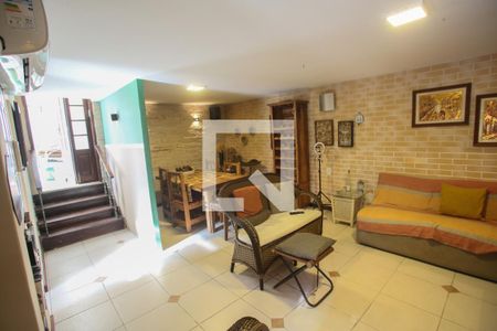 Casa à venda com 540m², 3 quartos e 4 vagas Casa à venda com 540m², 3 quartos e 4 vagasSala de Cinema