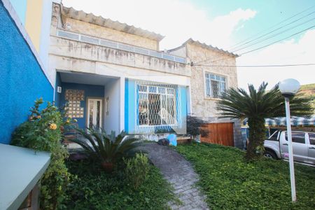 Casa à venda com 540m², 3 quartos e 4 vagas Casa à venda com 540m², 3 quartos e 4 vagasFrente da casa