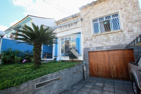 Casa à venda com 540m², 3 quartos e 4 vagas Casa à venda com 540m², 3 quartos e 4 vagasFrente da casa