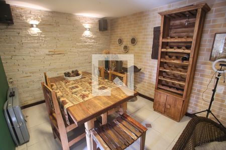 Casa à venda com 540m², 3 quartos e 4 vagas Casa à venda com 540m², 3 quartos e 4 vagasSala de Cinema