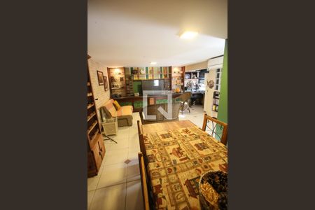 Casa à venda com 540m², 3 quartos e 4 vagas Casa à venda com 540m², 3 quartos e 4 vagasSala de Cinema