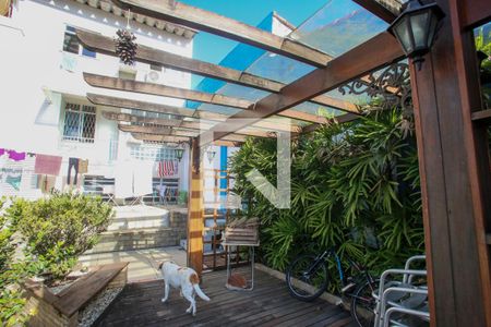 Casa à venda com 540m², 3 quartos e 4 vagas Casa à venda com 540m², 3 quartos e 4 vagasQuintal