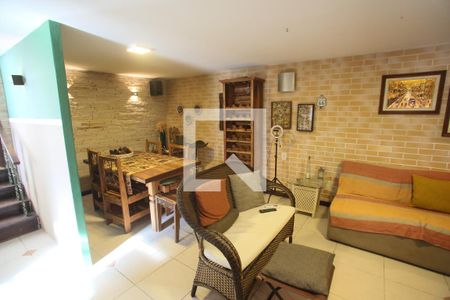 Casa à venda com 540m², 3 quartos e 4 vagas Casa à venda com 540m², 3 quartos e 4 vagasSala de Cinema