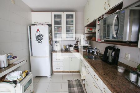 Casa à venda com 540m², 3 quartos e 4 vagas Casa à venda com 540m², 3 quartos e 4 vagasCozinha