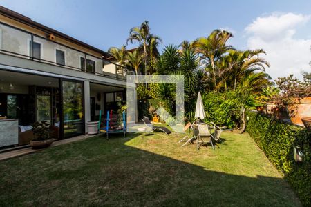 Casa de condomínio à venda com 350m², 4 quartos e 5 vagasQuintal