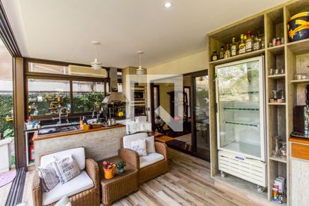 Casa de condomínio à venda com 350m², 4 quartos e 5 vagasVaranda gourmet