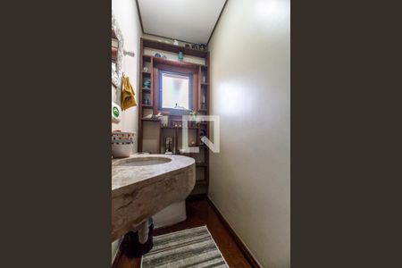 Casa de condomínio à venda com 350m², 4 quartos e 5 vagasLavabo