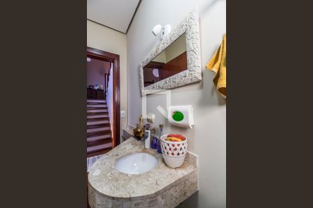 Casa de condomínio à venda com 350m², 4 quartos e 5 vagasLavabo