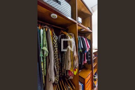 Casa de condomínio à venda com 350m², 4 quartos e 5 vagasCloset da suíte