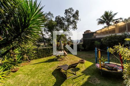 Casa de condomínio à venda com 350m², 4 quartos e 5 vagasQuintal