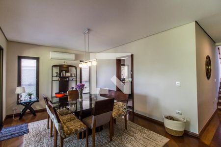 Casa de condomínio à venda com 350m², 4 quartos e 5 vagasSala de Jantar