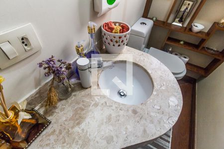 Casa de condomínio à venda com 350m², 4 quartos e 5 vagasDetalhe do banheiro