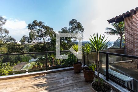 Casa de condomínio à venda com 350m², 4 quartos e 5 vagasVaranda