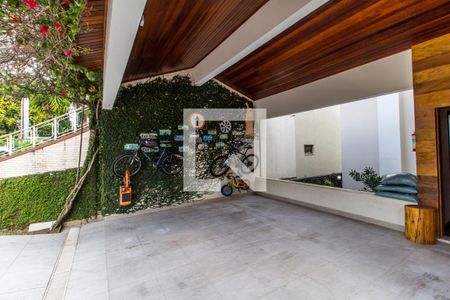 Casa de condomínio à venda com 350m², 4 quartos e 5 vagasGaragem