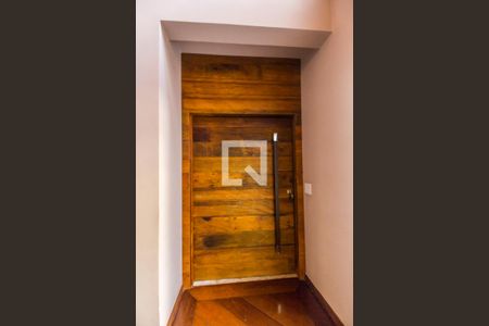 Casa de condomínio à venda com 350m², 4 quartos e 5 vagasEntrada