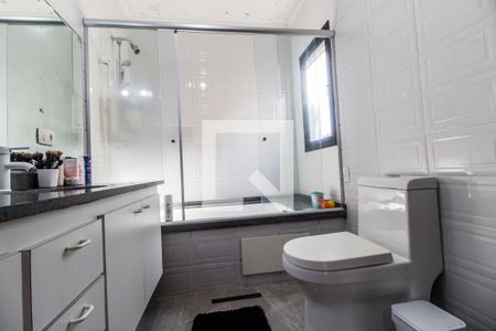 Casa de condomínio à venda com 350m², 4 quartos e 5 vagasBanheiro da Suíte 1