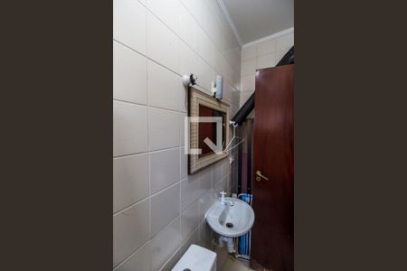 Casa de condomínio à venda com 350m², 4 quartos e 5 vagasBanheiro de serviço