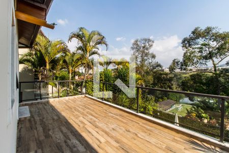 Casa de condomínio à venda com 350m², 4 quartos e 5 vagasVaranda