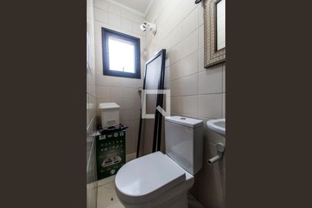 Casa de condomínio à venda com 350m², 4 quartos e 5 vagasBanheiro de serviço