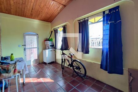 Casa à venda com 70m², 3 quartos e 5 vagasComôdo Extra