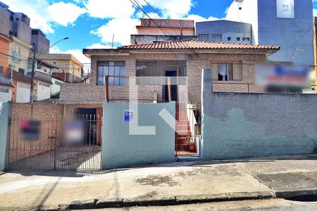 Casa à venda com 238m², 3 quartos e 3 vagasFachada