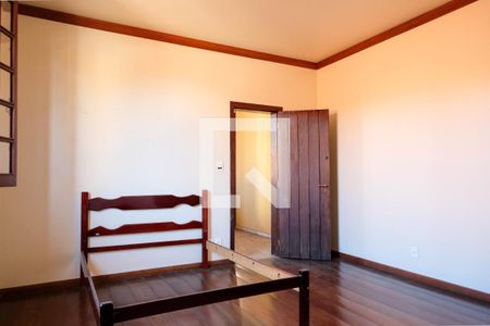 Casa à venda com 420m², 5 quartos e 4 vagas Casa à venda com 420m², 5 quartos e 4 vagasQuarto 4