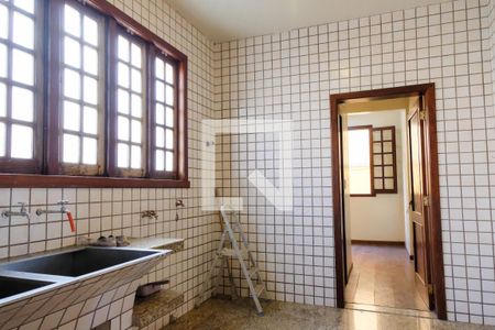 Casa à venda com 420m², 5 quartos e 4 vagas Casa à venda com 420m², 5 quartos e 4 vagasÁrea de Serviço