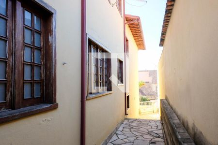 Casa à venda com 420m², 5 quartos e 4 vagas Casa à venda com 420m², 5 quartos e 4 vagasCorredor