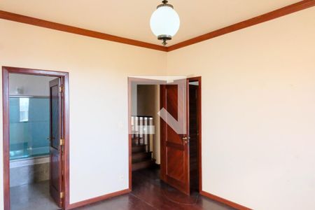 Casa à venda com 420m², 5 quartos e 4 vagas Casa à venda com 420m², 5 quartos e 4 vagasQuarto 2