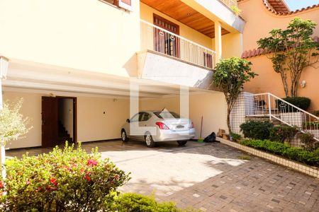 Casa à venda com 420m², 5 quartos e 4 vagas Casa à venda com 420m², 5 quartos e 4 vagasÁrea comum