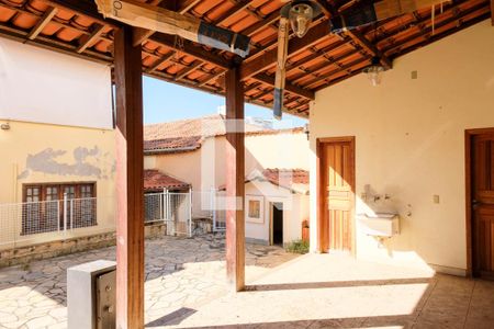 Casa à venda com 420m², 5 quartos e 4 vagas Casa à venda com 420m², 5 quartos e 4 vagasÁrea comum