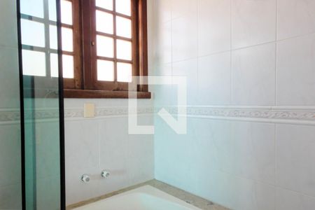 Casa à venda com 420m², 5 quartos e 4 vagas Casa à venda com 420m², 5 quartos e 4 vagasBanheiro 2
