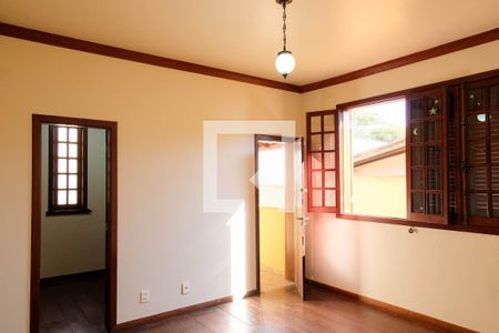 Casa à venda com 420m², 5 quartos e 4 vagas Casa à venda com 420m², 5 quartos e 4 vagasQuarto 5