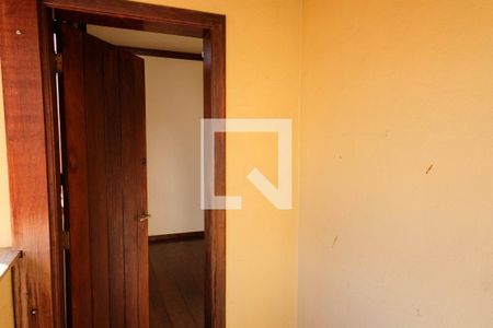 Casa à venda com 420m², 5 quartos e 4 vagas Casa à venda com 420m², 5 quartos e 4 vagasVaranda