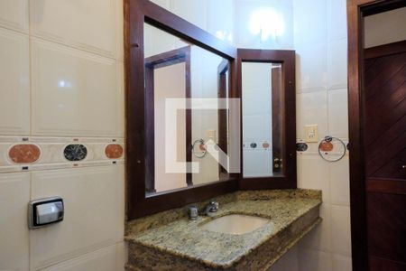 Casa à venda com 420m², 5 quartos e 4 vagas Casa à venda com 420m², 5 quartos e 4 vagasBanheiro 1