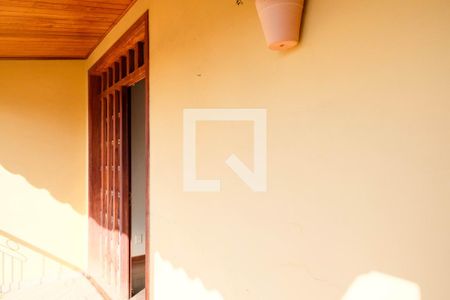 Casa à venda com 420m², 5 quartos e 4 vagas Casa à venda com 420m², 5 quartos e 4 vagasVaranda