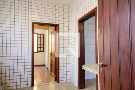 Casa à venda com 420m², 5 quartos e 4 vagas Casa à venda com 420m², 5 quartos e 4 vagasÁrea de Serviço